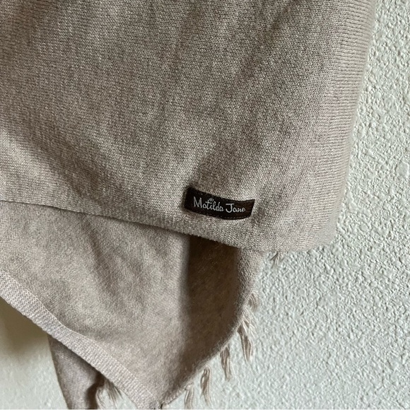 Matilda Jane Beige Come On Over Cardigan Size M Wrap Sweater Fringe Poncho - Picture 9 of 12